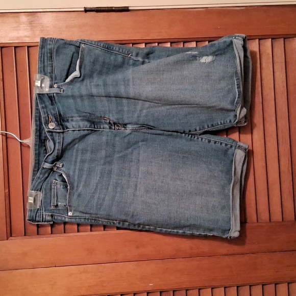 Levi's woman size 33 Capri jean shorts - Picture 1 of 6